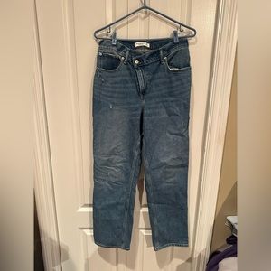 EUC Abercrombie and Fitch ultra high rise 90s straight jeans - short length